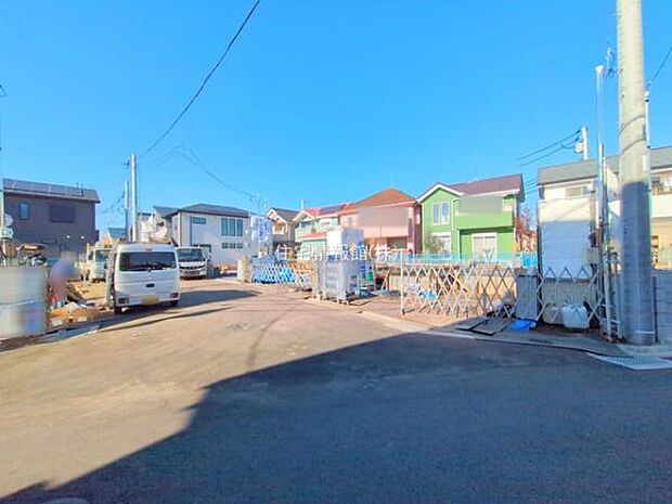 前面道路を含めた現地写真です。