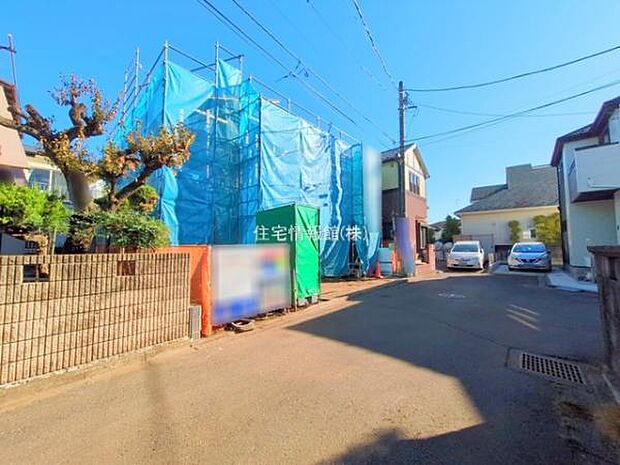 前面道路を含めた現地写真です。