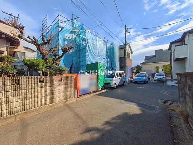 前面道路を含めた現地写真です。