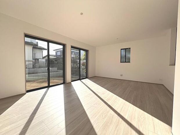 家族団らんの場所としてゆったりと居心地の良いリビングです。