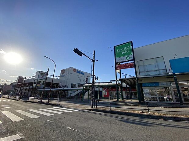 鶴川台ショッピングセンターまで約360m(徒歩5分)