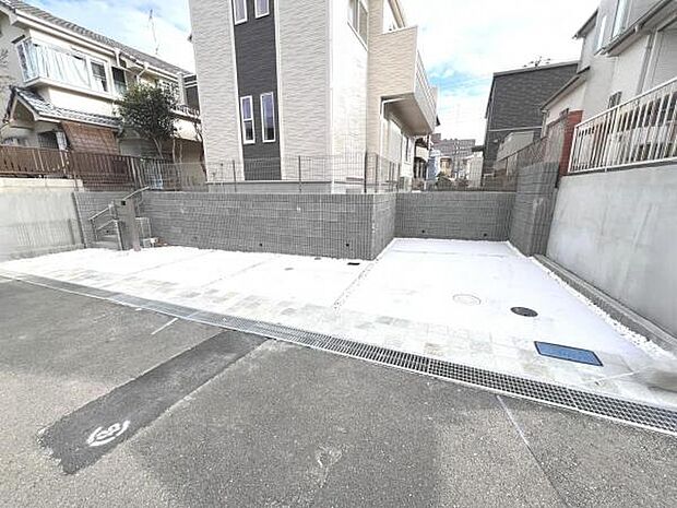 駐車場ももちろん完備しておりますのでお車所有の方にも心強いです。