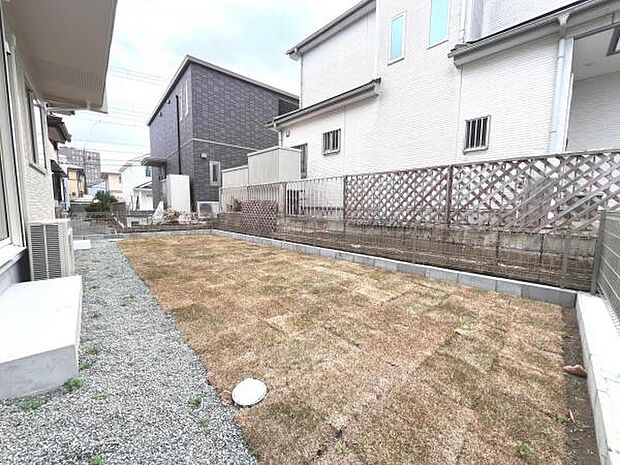 お庭スペースは、ガーデニングやお子様との外遊びなど多彩な用途でお楽しみいただけます。