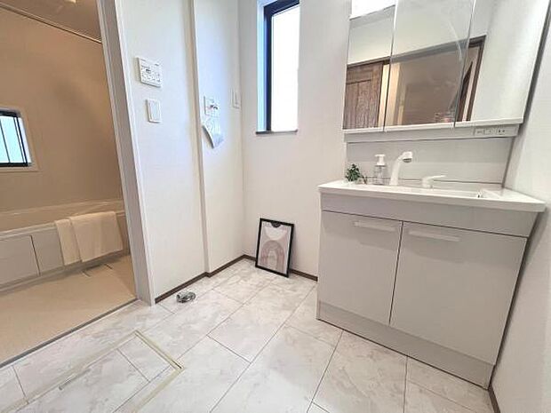 お天気を気にせずお洗濯ができ、室内干し可能です。