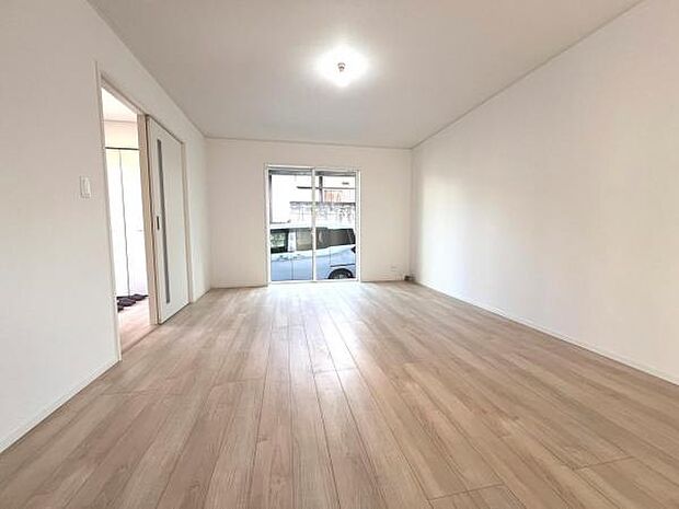 家族団らんの場所としてゆったりと居心地の良いリビングです。