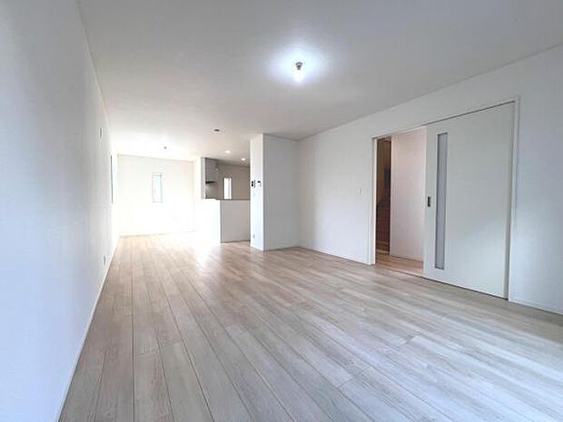 リビングダイニングになります。ご家族そろっての素敵な空間になりそうですね。