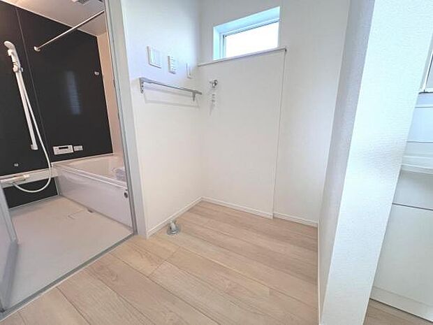 お天気を気にせずお洗濯ができ、室内干し可能です。