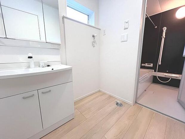 お天気を気にせずお洗濯ができ、室内干し可能です。