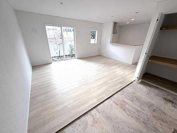 リビングダイニングになります。ご家族そろっての素敵な空間になりそうですね。