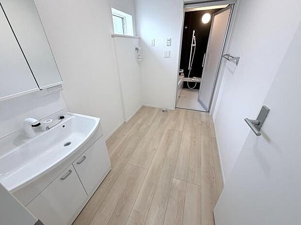 脱衣所は小さなお子様がいるご家庭にも重宝されます。