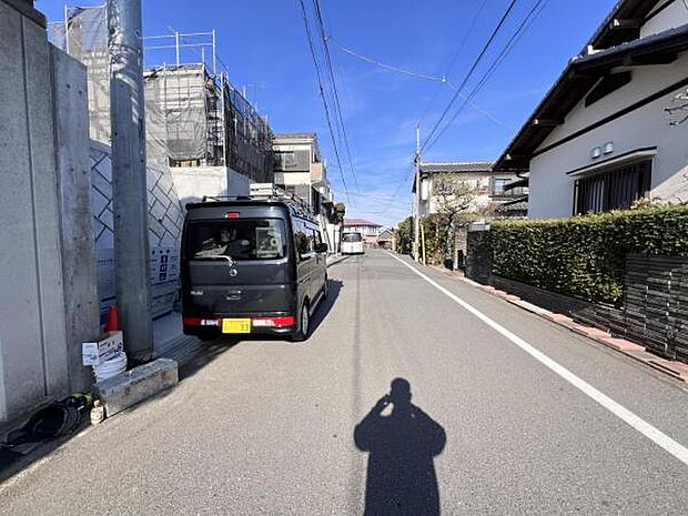 前面道路を含めた現地写真です。ぜひ周辺環境も併せてご覧ください。