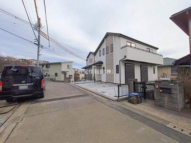 前面道路を含めた現地写真です。