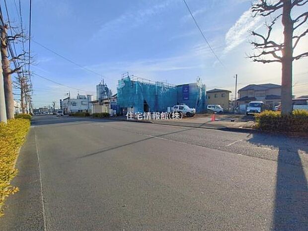 前面道路を含めた現地写真です。