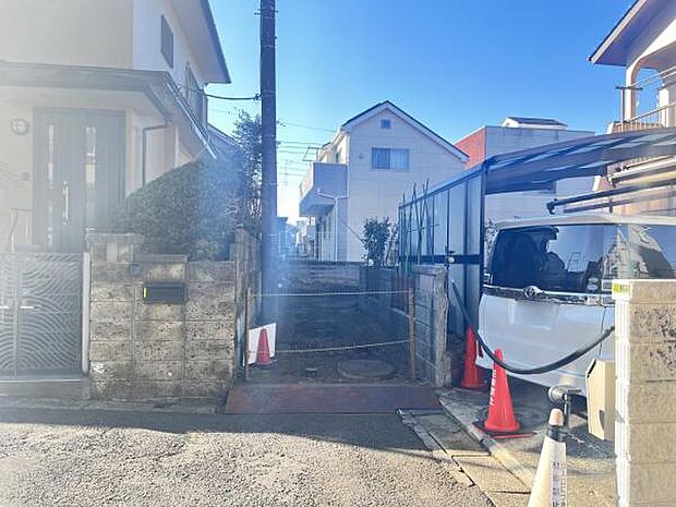 前面道路を含めた現地写真です。ぜひ周辺環境も併せてご覧ください。