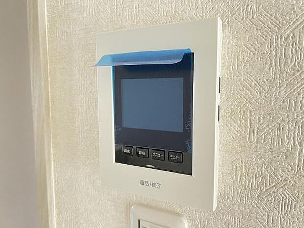 訪問者を確認できるTVモニター付きインターフォンです。