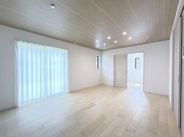 家族団らんの場所としてゆったりと居心地の良いリビングです。