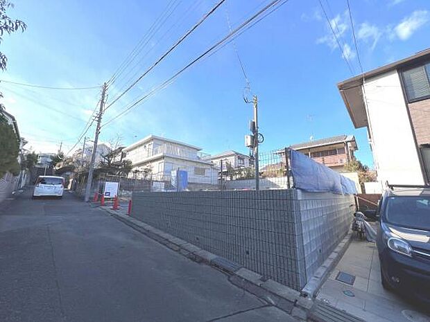 前面道路を含めた現地写真です。ぜひ周辺環境も併せてご覧ください。