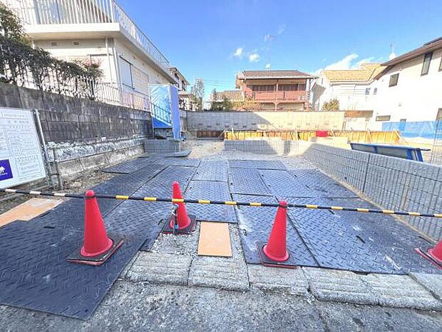 駐車場ももちろん完備しておりますのでお車所有の方にも心強いです。