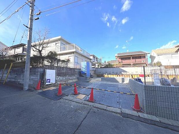 駐車場ももちろん完備しておりますのでお車所有の方にも心強いです。