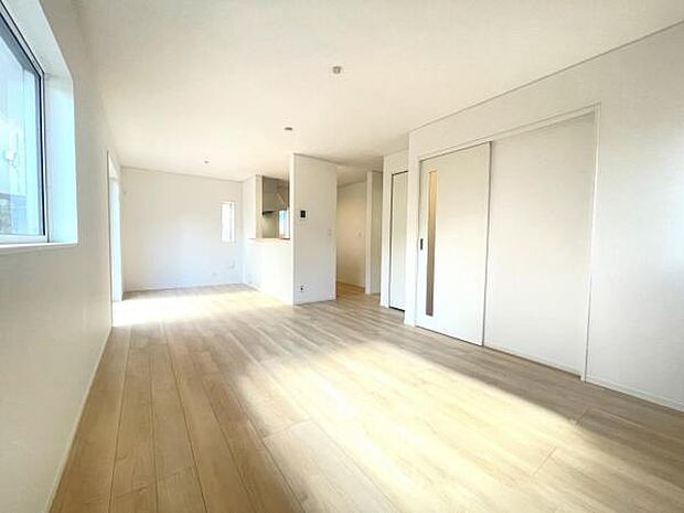 リビングダイニングになります。ご家族そろっての素敵な空間になりそうですね。