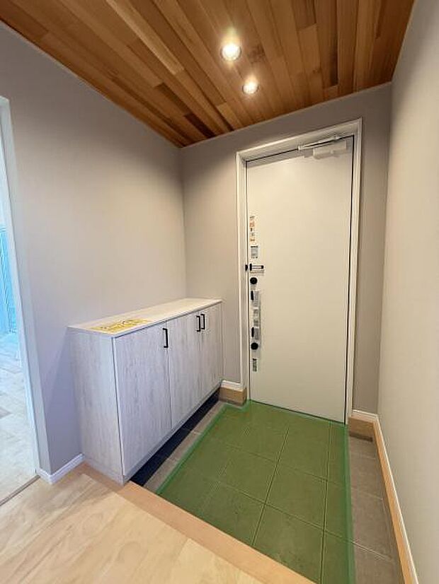 いつも気持ちよくご家族を迎えられる玄関です。