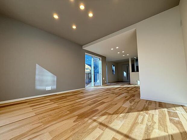 家族団らんの場所としてゆったりと居心地の良いリビングです。