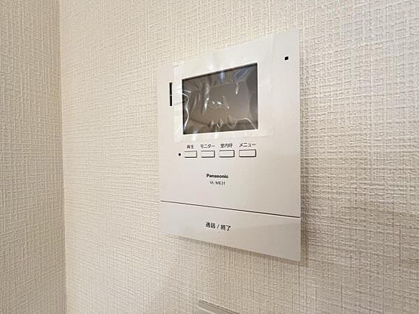 訪問者を確認できるTVモニター付きインターフォンです。