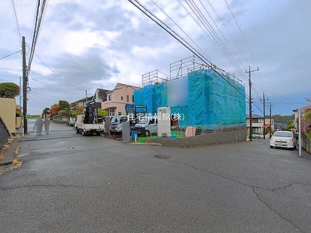 前面道路を含めた現地写真です。
