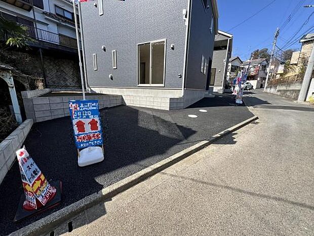 駐車場ももちろん完備しておりますのでお車所有の方にも心強いです。