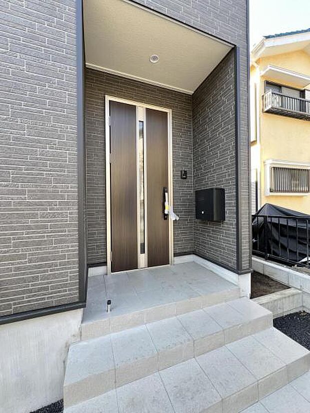 いつも気持ちよくご家族を迎えられる玄関です。