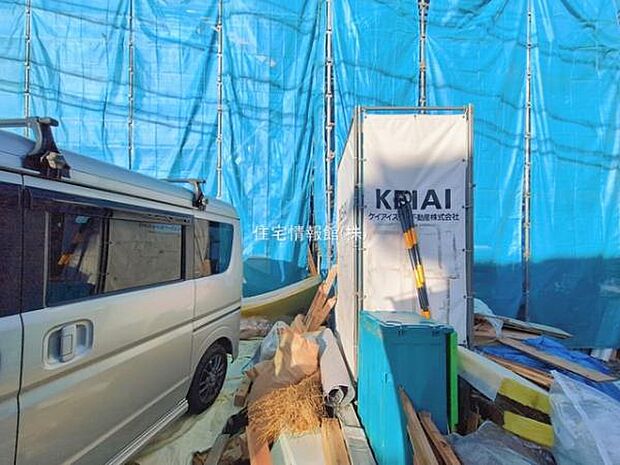 前面道路を含めた現地写真です。