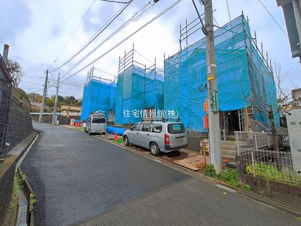 前面道路を含めた現地写真です。