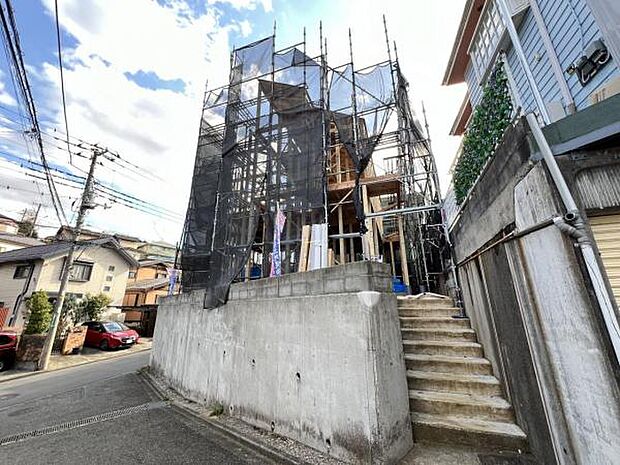一生懸命建築中です。完成が楽しみですね。