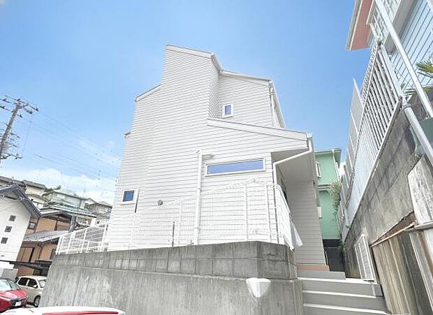 木造在来工法、間取りはファミリー向けにロフト付きで3LDKございます。