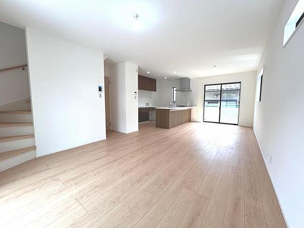 リビングダイニングになります。ご家族そろっての素敵な空間になりそうですね。