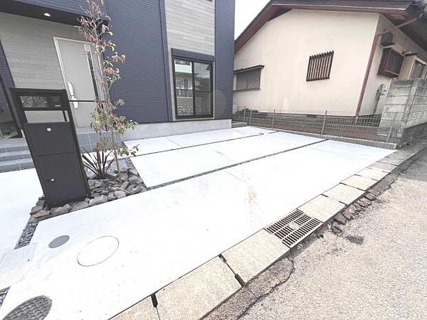 駐車場ももちろん完備しておりますのでお車所有の方にも心強いです。