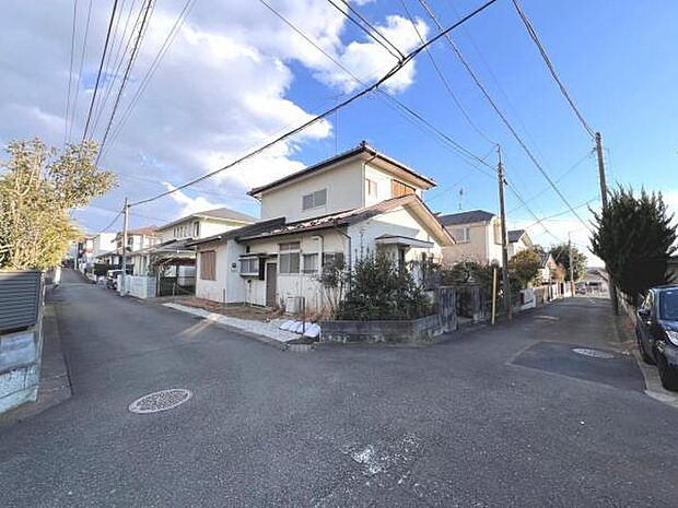 前面道路を含めた現地写真です。ぜひ周辺環境も併せてご覧ください。