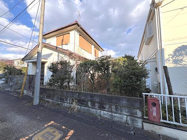 前面道路を含めた現地写真です。ぜひ周辺環境も併せてご覧ください。