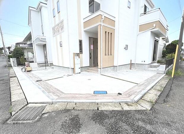 駐車場ももちろん完備しておりますのでお車所有の方にも心強いです。