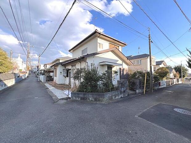 前面道路を含めた現地写真です。ぜひ周辺環境も併せてご覧ください。