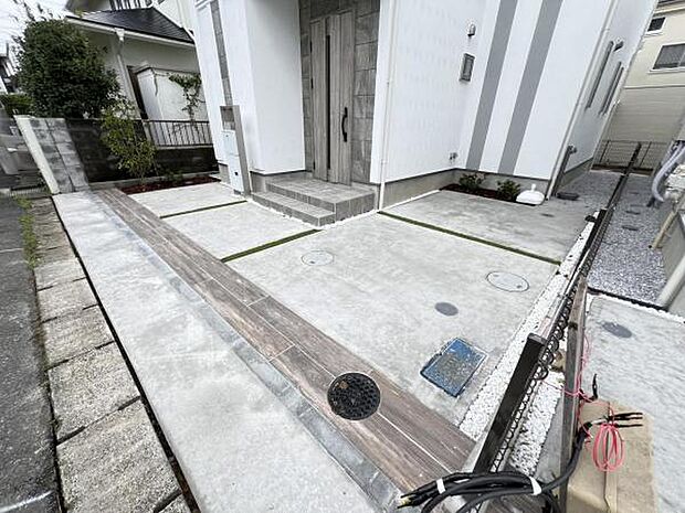 駐車場ももちろん完備しておりますのでお車所有の方にも心強いです。