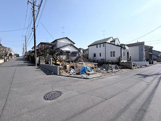 前面道路を含めた現地写真です。ぜひ周辺環境も併せてご覧ください。