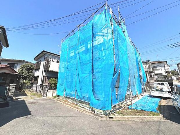 前面道路を含めた現地写真です。ぜひ周辺環境も併せてご覧ください。