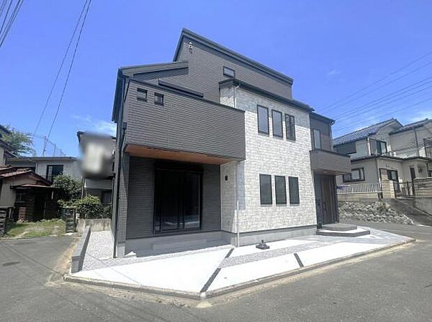 木造在来工法、間取りはファミリー向けにロフト付きで3LDKございます。