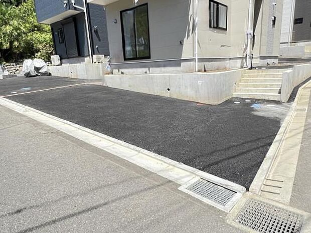 駐車場ももちろん完備しておりますのでお車所有の方にも心強いです。