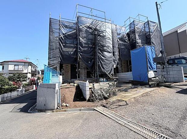 前面道路を含めた現地写真です。ぜひ周辺環境も併せてご覧ください。