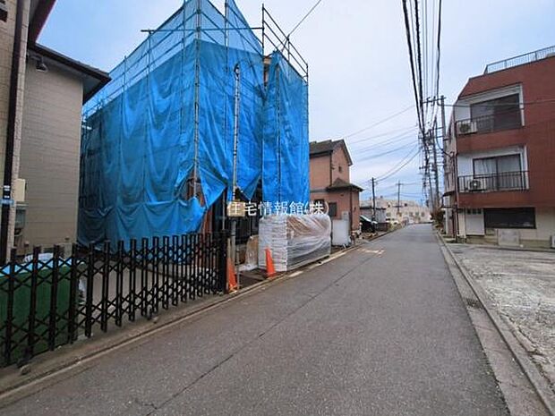 前面道路を含めた現地写真です。
