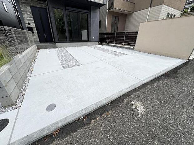 駐車場ももちろん完備しておりますのでお車所有の方にも心強いです。
