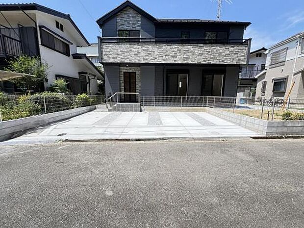 駐車場ももちろん完備しておりますのでお車所有の方にも心強いです。