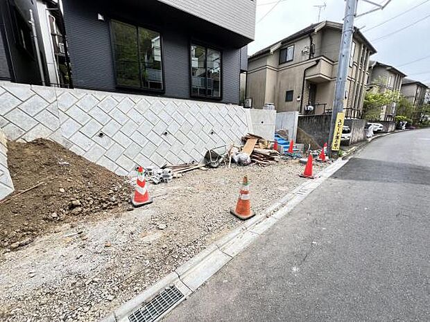 駐車場ももちろん完備しておりますのでお車所有の方にも心強いです。